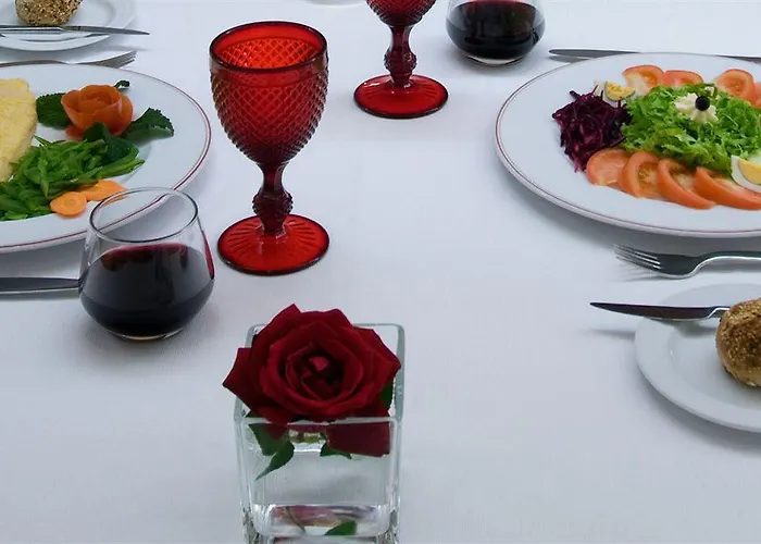 Turisticos Regina Apartahotel 3*